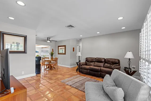 Residence photo 3