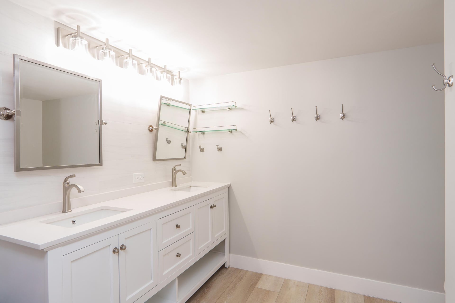  Unit B104 photo 17