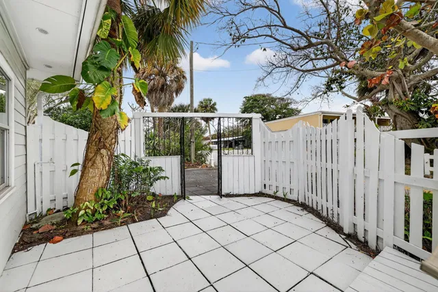 Residence photo 61