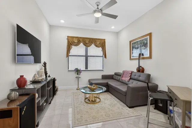 Residence photo 14