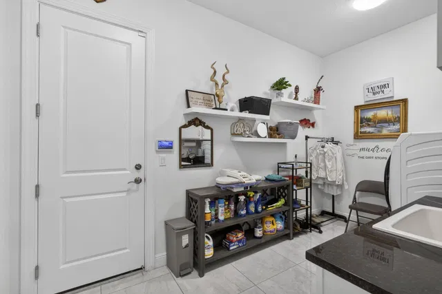 Residence photo 32