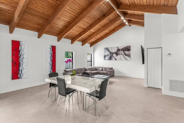 Residence photo 19
