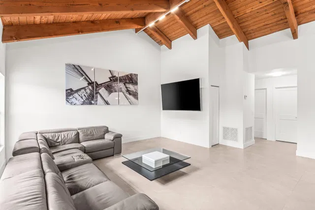 Residence photo 24