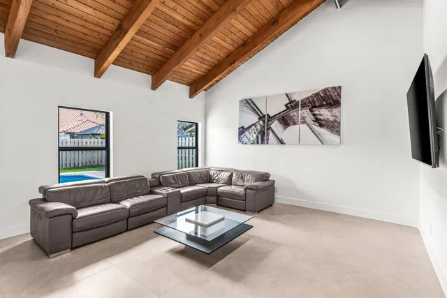 Residence photo 26