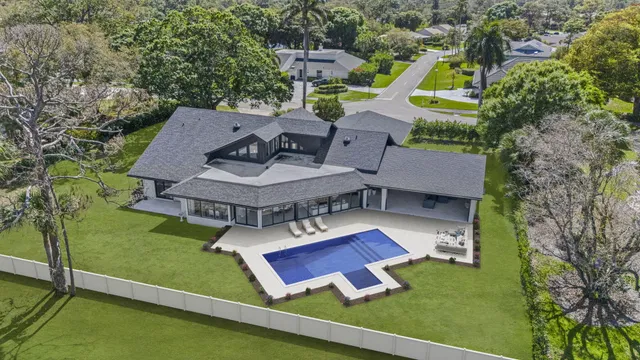 Eastpointe Country Club Residence photo 6