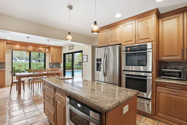 Boca Bath & Tennis Residence photo 8