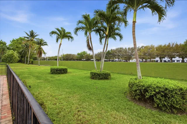 Boca Bath & Tennis Residence photo 9