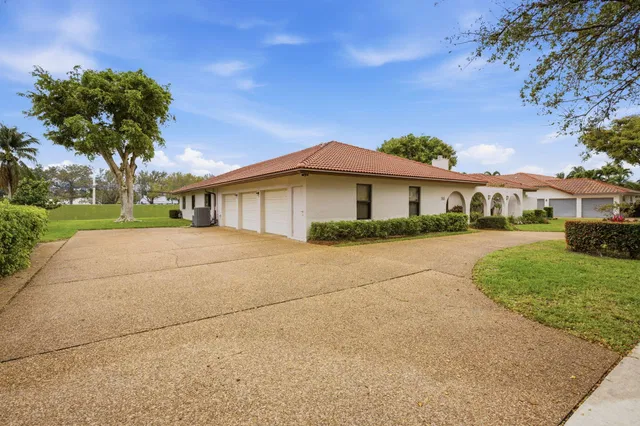 Boca Bath & Tennis Residence photo 10