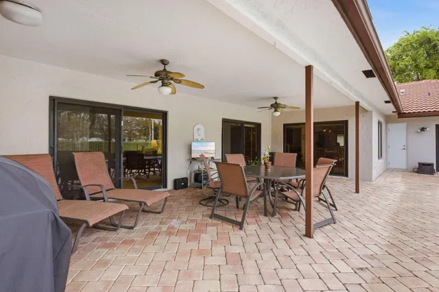 Boca Bath & Tennis Residence photo 11