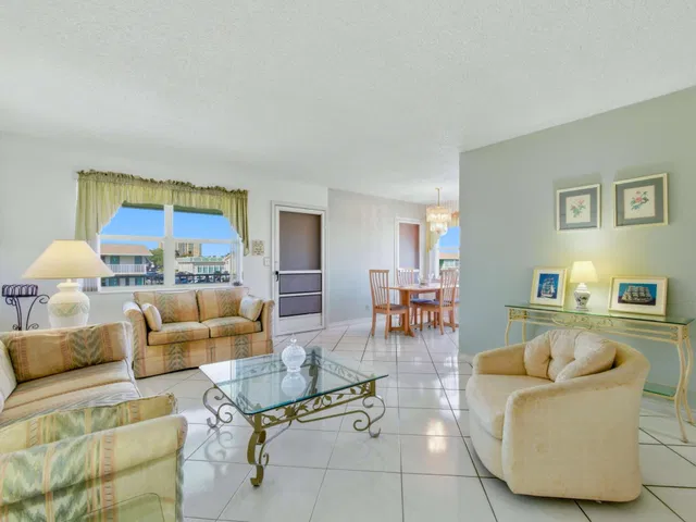 Unit 212 photo 9
