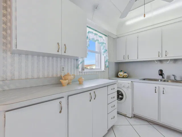 Unit 212 photo 17