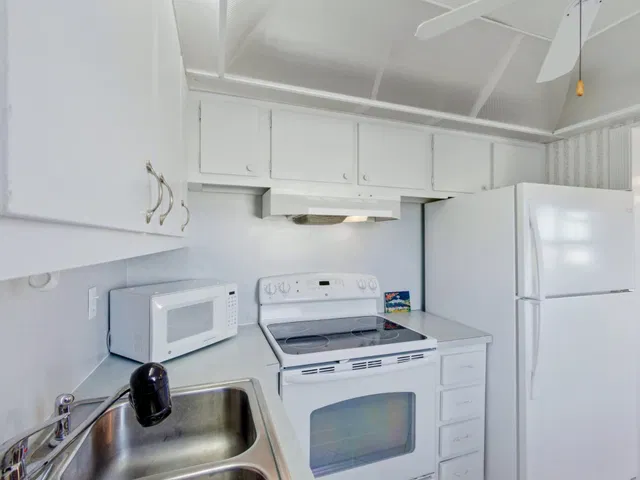Unit 212 photo 19