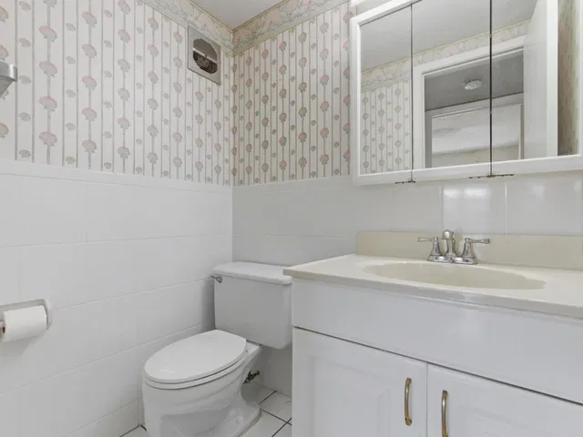 Unit 212 photo 20