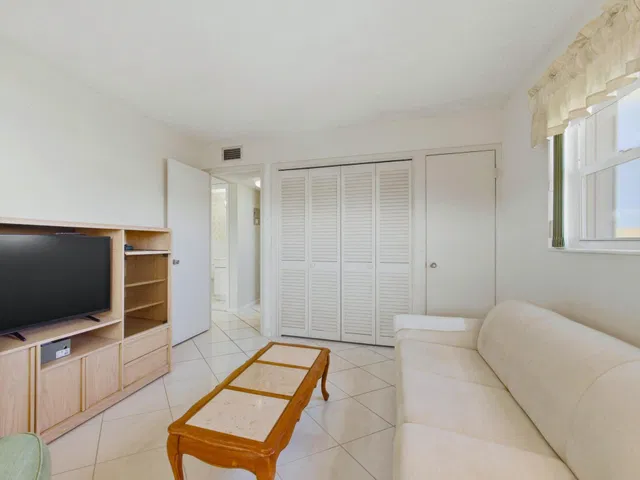 Unit 212 photo 22