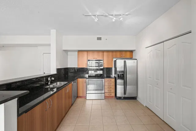 Pineapple Grove Village Condominiums Unit Unit 2-407 photo 12