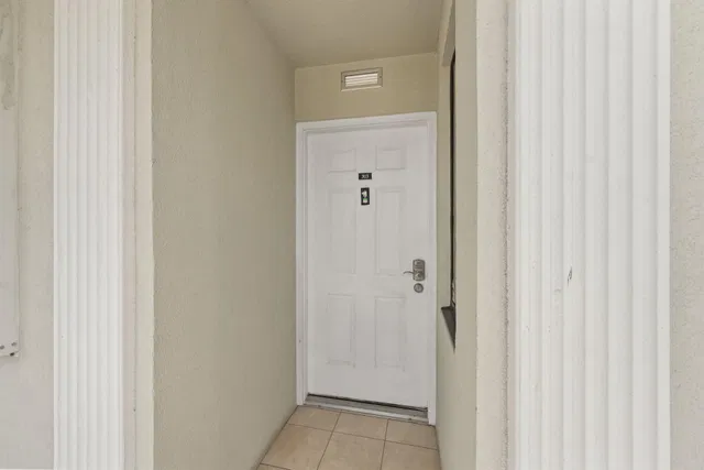 Unit 303 photo 3