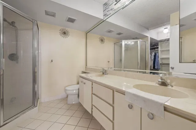 Unit 303 photo 14