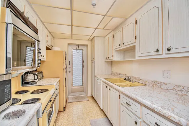 Sea Gate Palm Beach Unit 322 photo 13