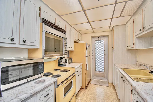 Sea Gate Palm Beach Unit 322 photo 14