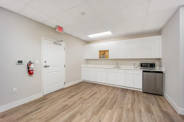 Unit 211 photo 5