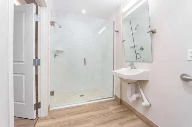 Unit 211 photo 9