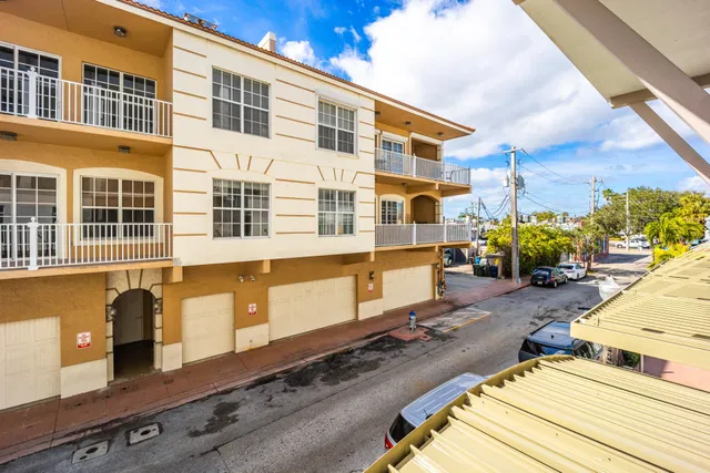 Unit 211 photo 12