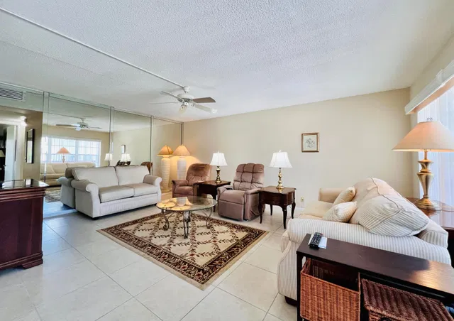  Residence photo 6