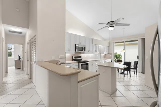 Eastpointe Country Club Residence photo 5