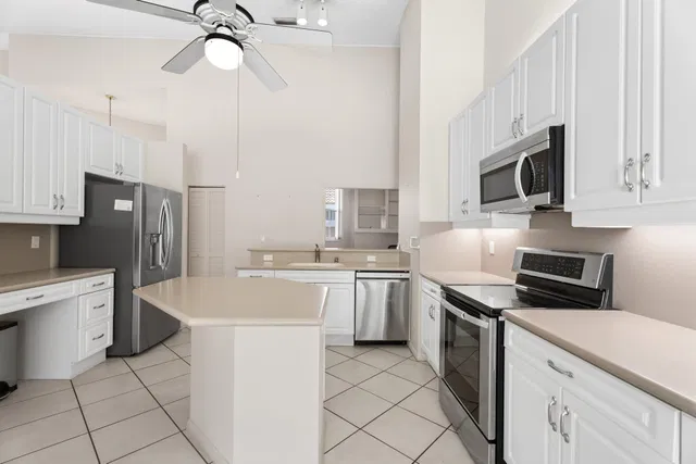 Eastpointe Country Club Residence photo 11