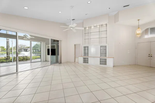 Eastpointe Country Club Residence photo 13