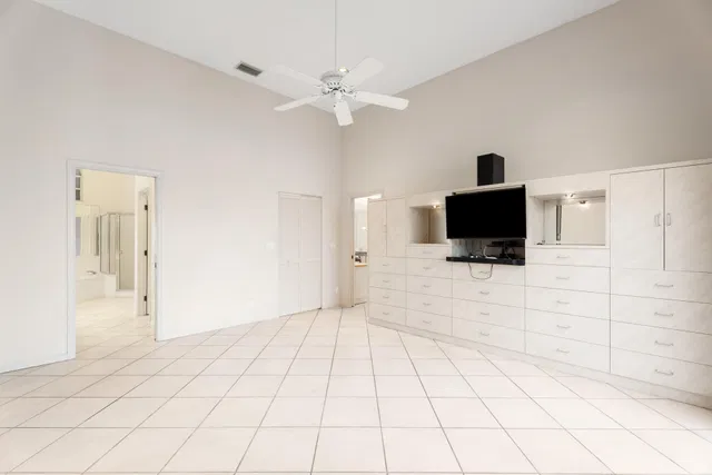 Eastpointe Country Club Residence photo 23
