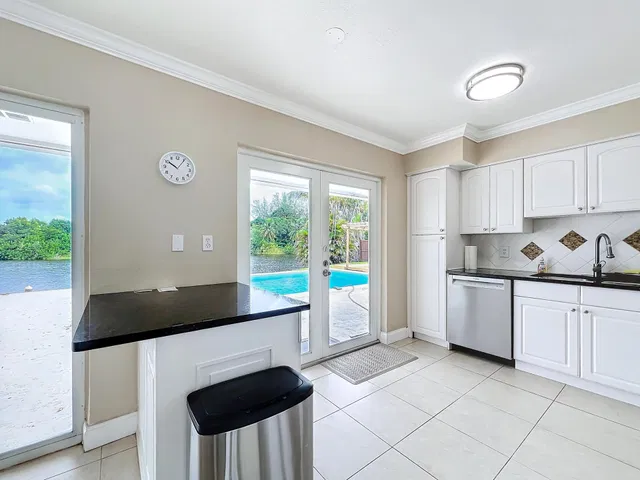 Residence photo 12
