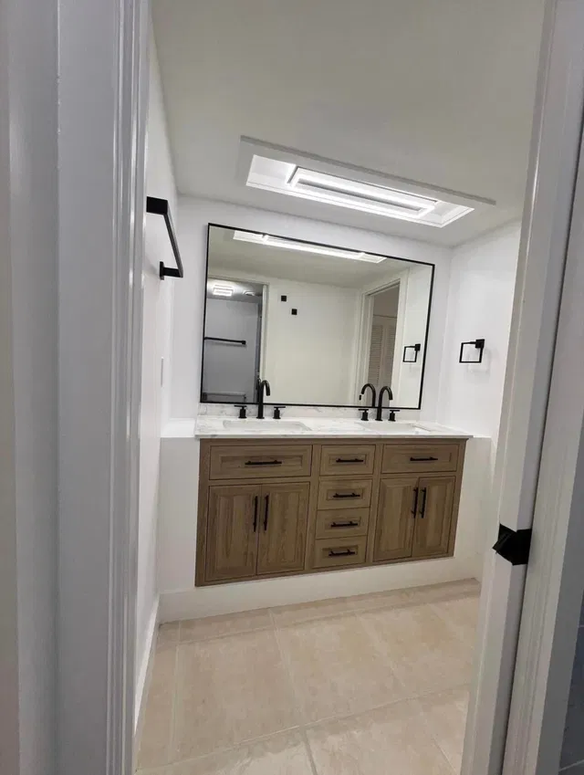 Unit 104 photo 16