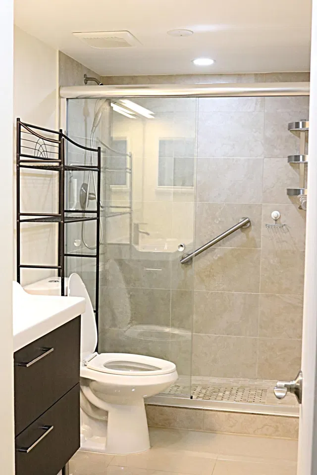 Unit 1070 photo 2