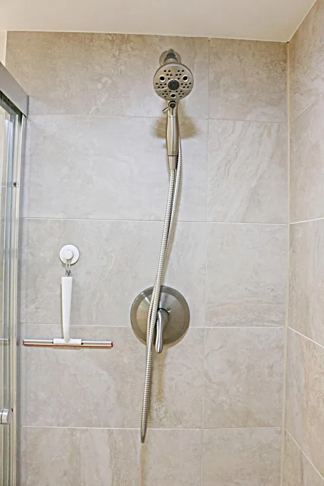 Unit 1070 photo 3