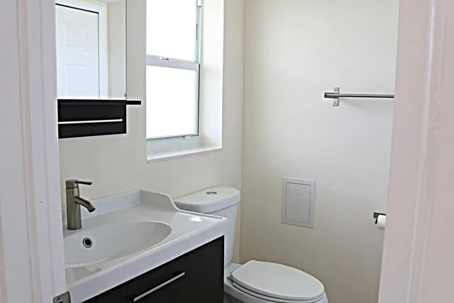 Unit 1070 photo 10