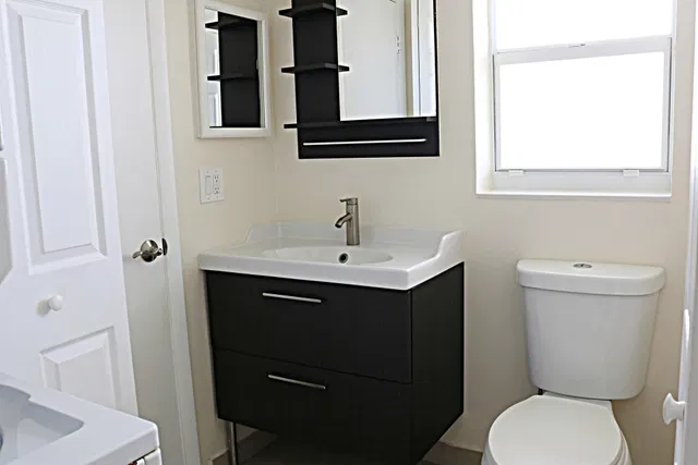 Unit 1070 photo 12