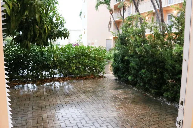 Unit 1070 photo 14