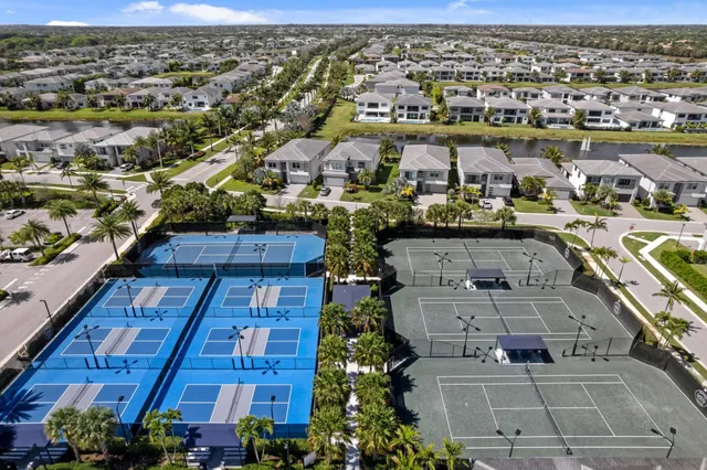 Boca Bridges Residence photo 45