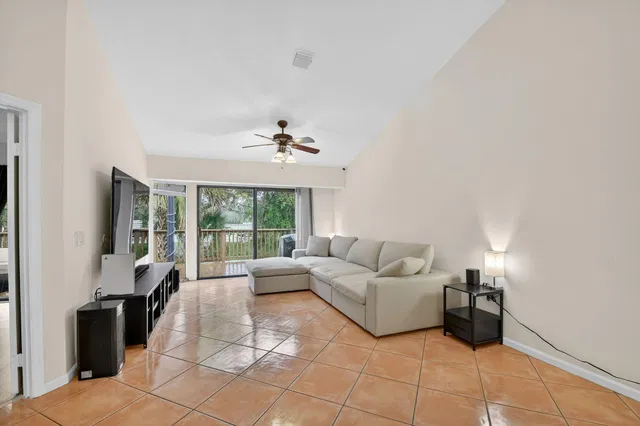 Residence photo 15