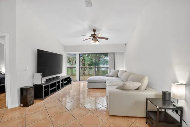 Residence photo 17
