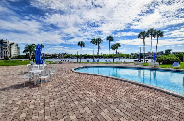  Unit 5100 photo 18