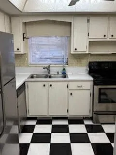 Unit H photo 3