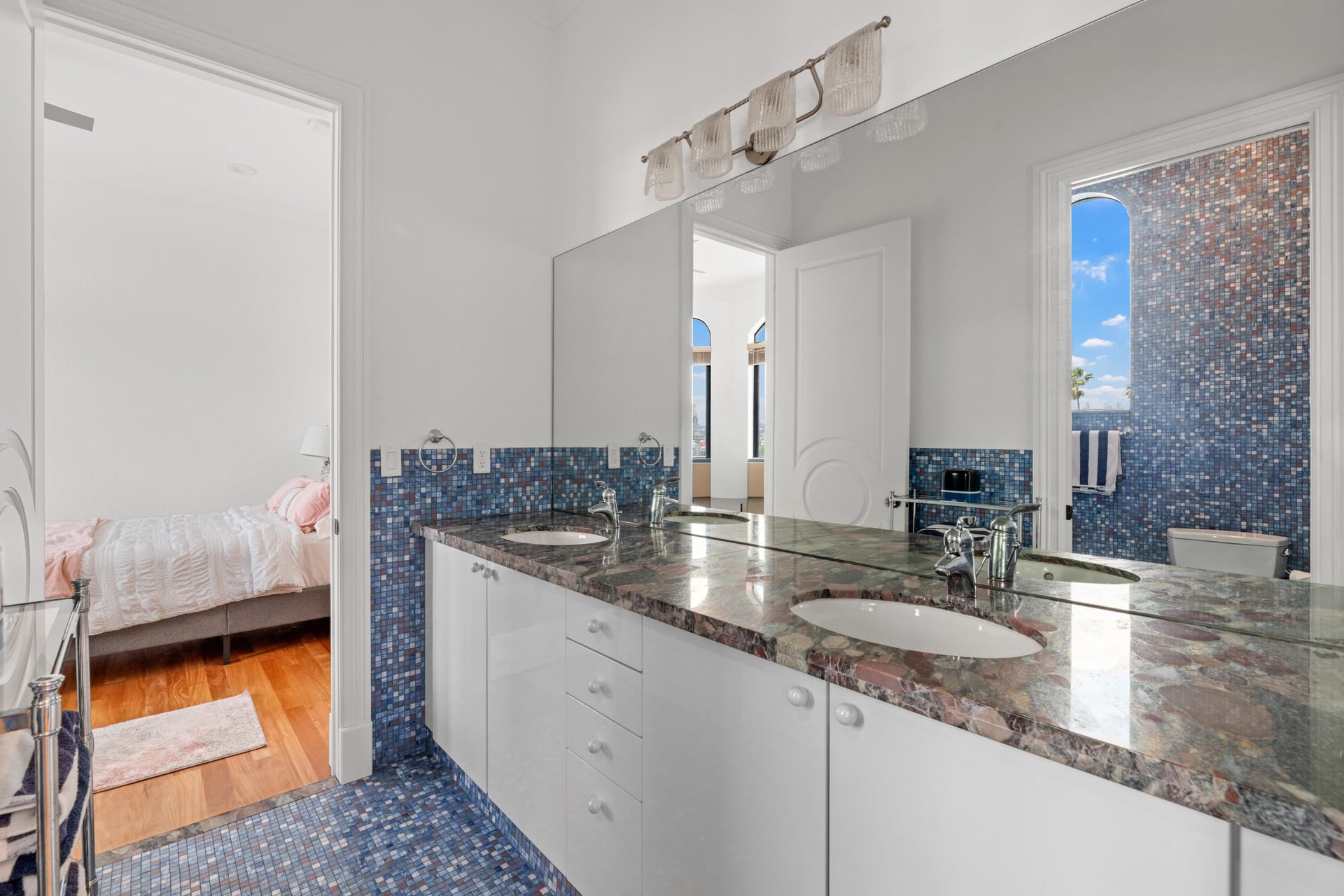 Residence photo 54