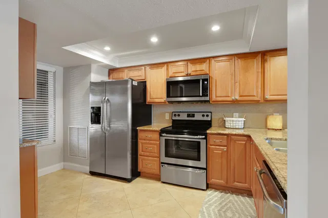 Unit 104 photo 5