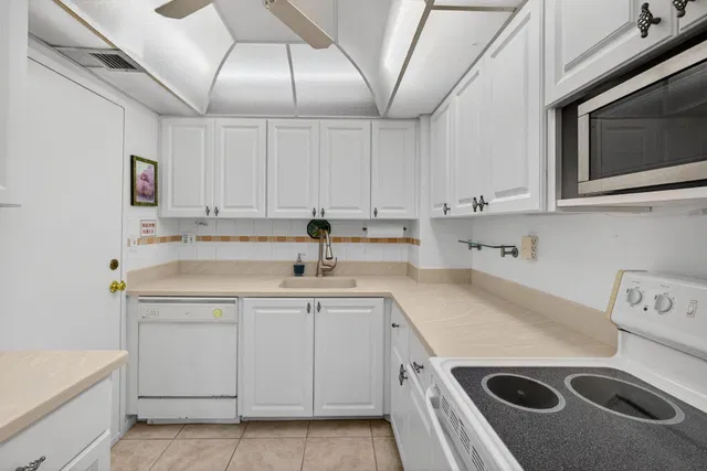 2600 N Flagler Unit 610 photo 12