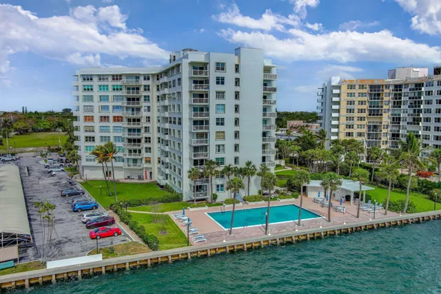 2600 N Flagler Unit 610 photo 43