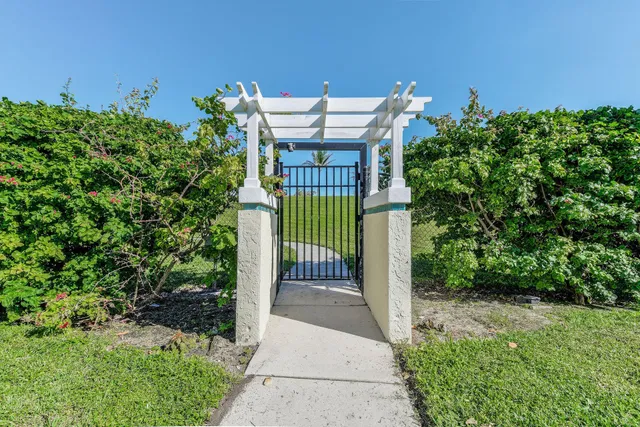 Residence photo 56