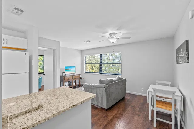  Residence photo 77