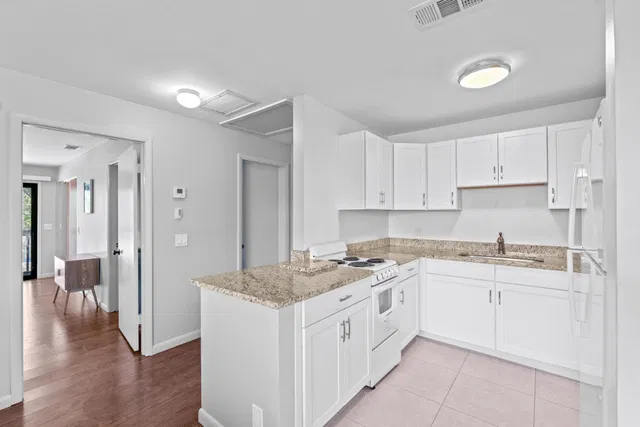  Residence photo 81